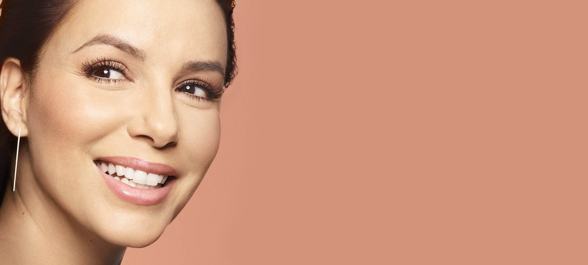 Dagcreme Aanbrengen Artikel Eva Longoria Revitalift Hero